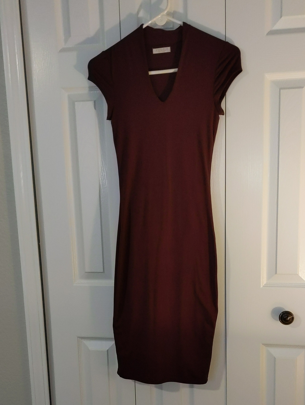 Joe & Elle V-Neck Midi Dress in Burgundy